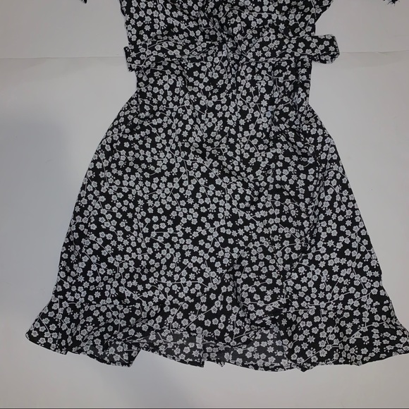 Floral wrap mini dress - Picture 4 of 5